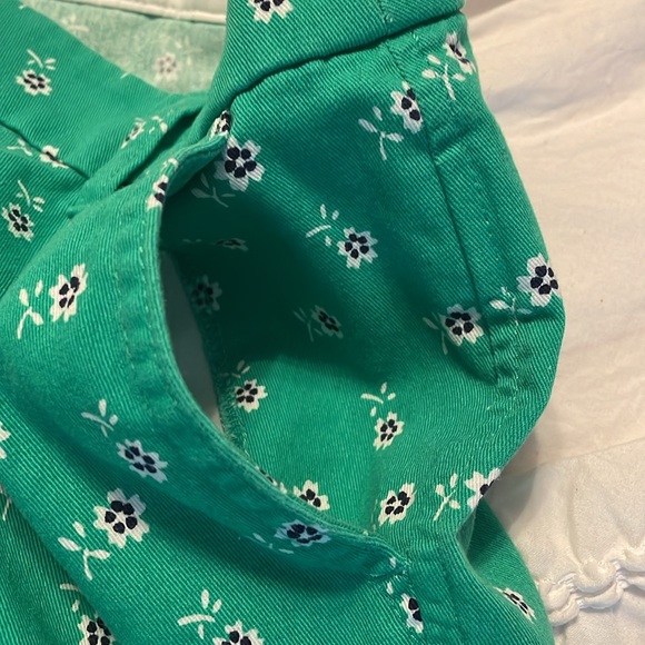 J Crew - size 6 - green shorts with flowers - EUC - Picture 4 of 7